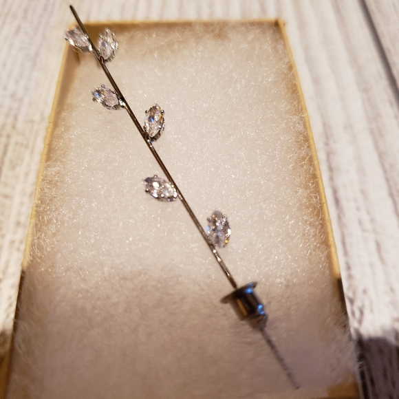 Hypoallergenic Gold crawler wrap earring - Picture 6 of 7